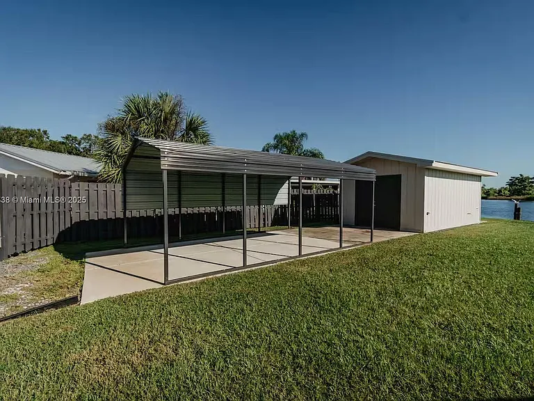 9675 SW Anchor Dr — Photo 39
