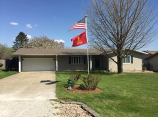 60 Pine Dr, Sherman, IL 62684