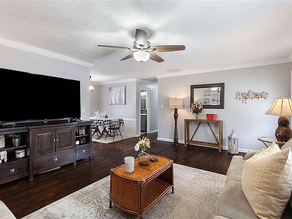 4th image of 3292 Mayflower Dr