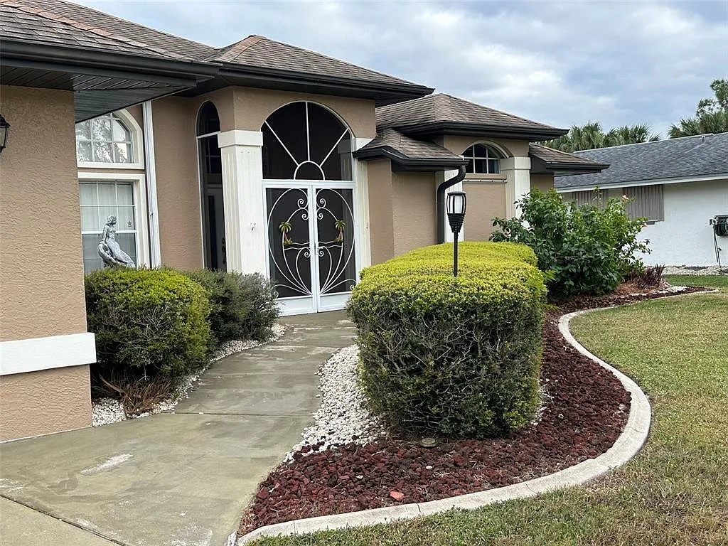 3 bed, 2.0 bath, 2377 sqft, $5,000 — Photo 3