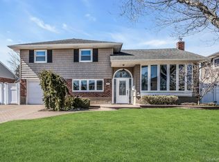 71 Lea Ann Terrace, Wantagh, NY 11793