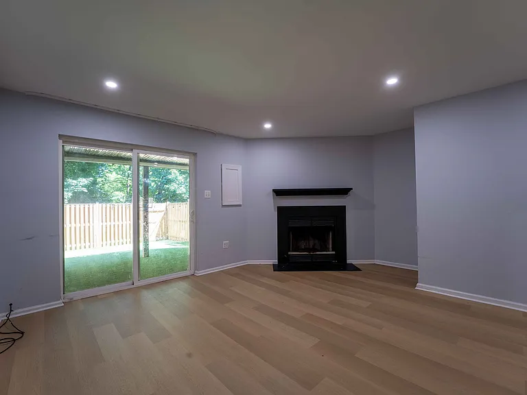 18246 Fox Chase Cir — Photo 11