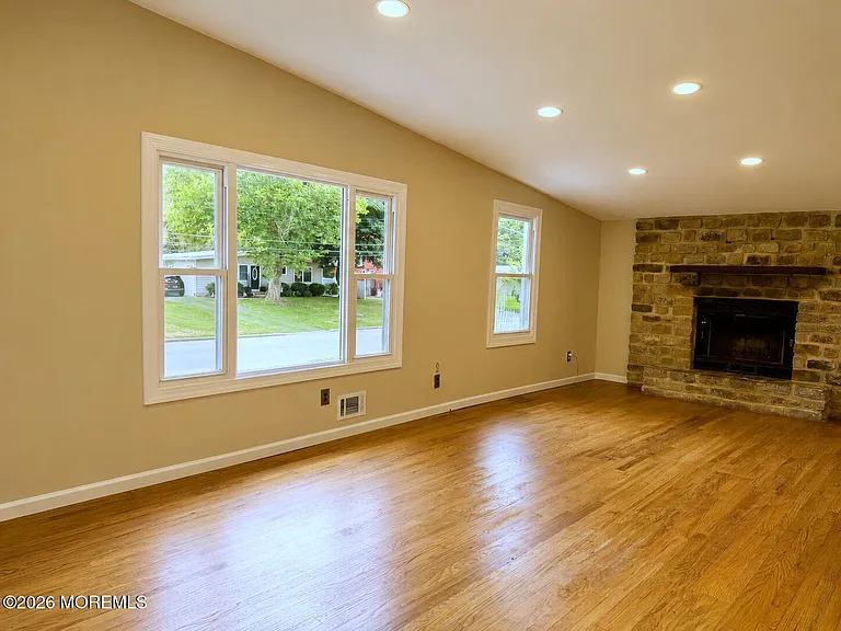 253 Parkview Ter — Photo 11