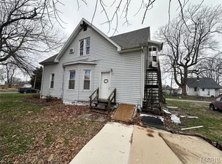 526 W 4th St, Centralia, IL 62801