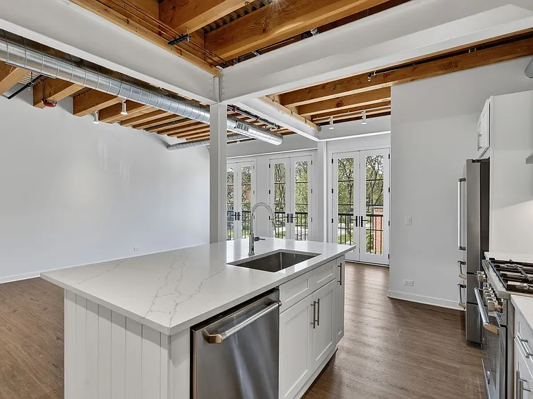 1401 N Western Ave — Photo 23