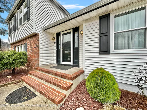 30 Colts Run, Marlboro, NJ 07746