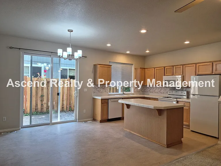 17634 SW September Ln — Photo 3