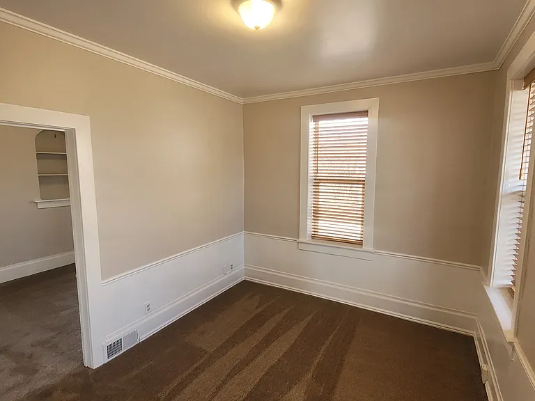 150 E Main St — Photo 14
