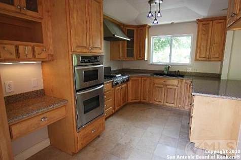 4th image of 939 Vanderhoeven Dr