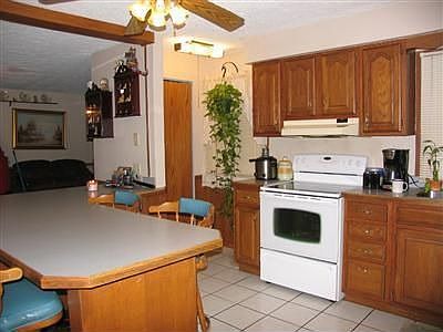 3rd image of 413 Henry St