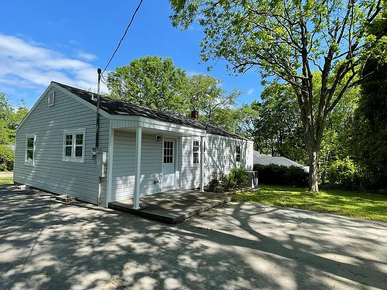 441 W Springs St — Photo 28