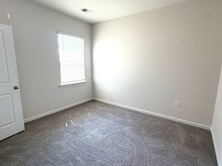 130 Fenwick Dr — Photo 5