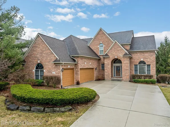 18233 Cascade Dr, Northville, MI 48168