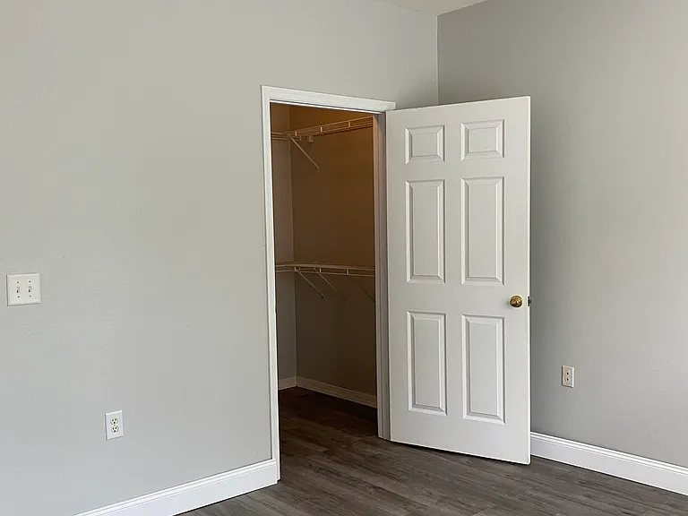 4205 Bay Club Cir — Photo 18
