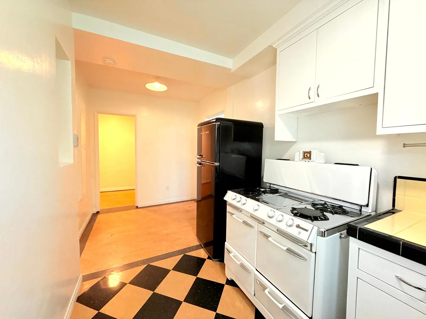 3919 W. 8th Street — Photo 3