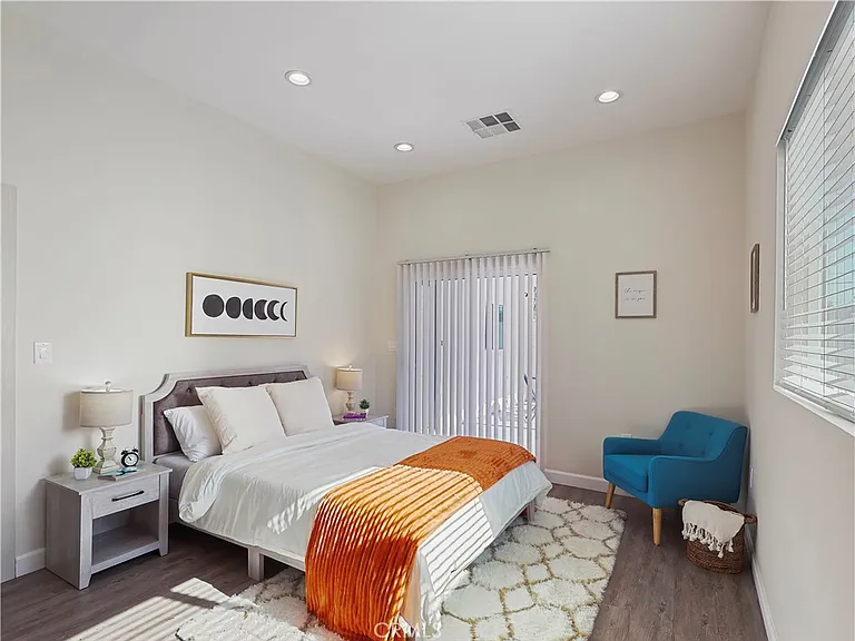 15803 Chatsworth St — Photo 17