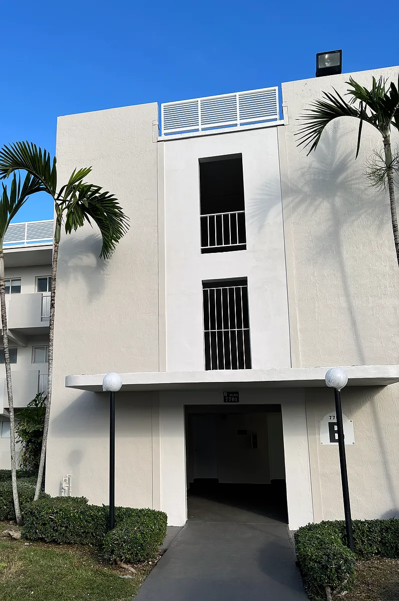 Building Photo - 7701 N Kendall Dr #B224