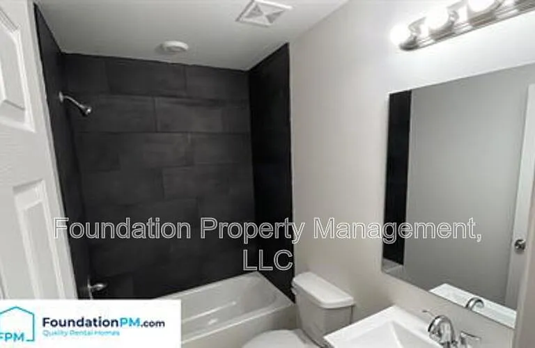 3751 Oak Lake Ln — Photo 18