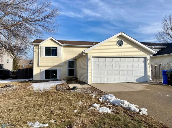 3428 19th St S, Fargo, ND 58104