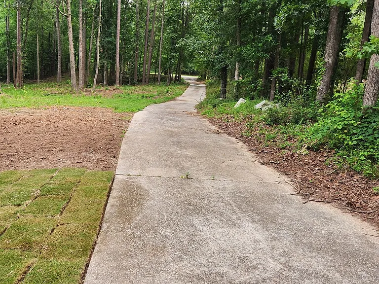 130 Sandy Dr — Photo 2