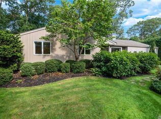 17 University Dr, East Setauket, NY 11733