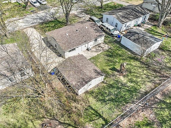 3rd image of 51 Whippoorwill Dr