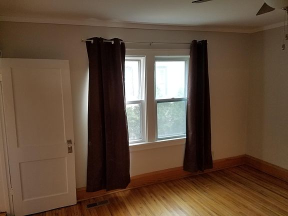 3rd image of 1019 26th Ave SE #2
