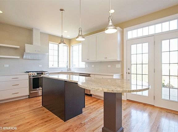 4th image of 18 E Le Moyne Ave
