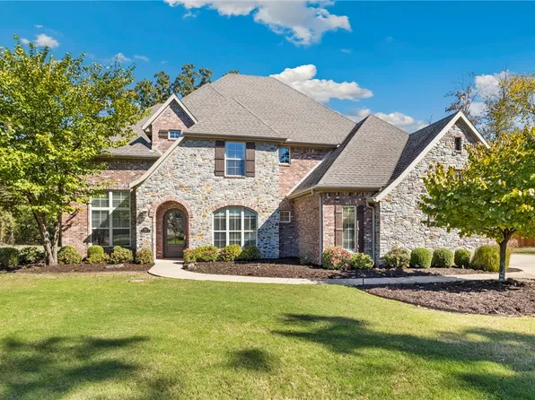 1484 Le Chesnay Dr, Centerton, AR 72719