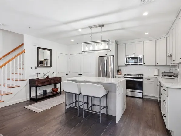 910 Saratoga St APT 20, East Boston, MA 02128