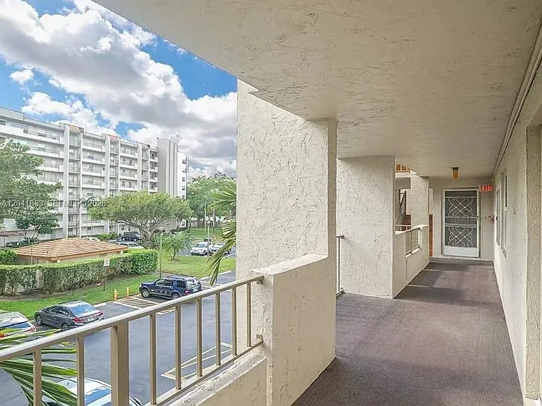 3910 Inverrary Blvd #703B — Photo 8