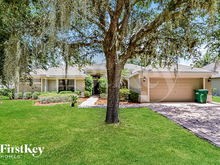 1521 Clapton Dr — Photo 1