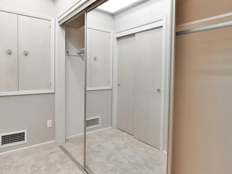 659 Dillon Dr — Photo 22