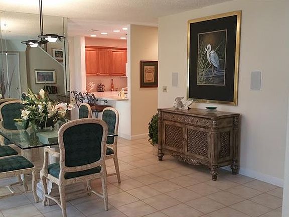 3rd image of 954 San Carlos Ct NE