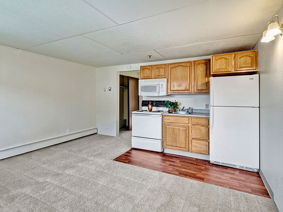 College View Apartments - Kitchen