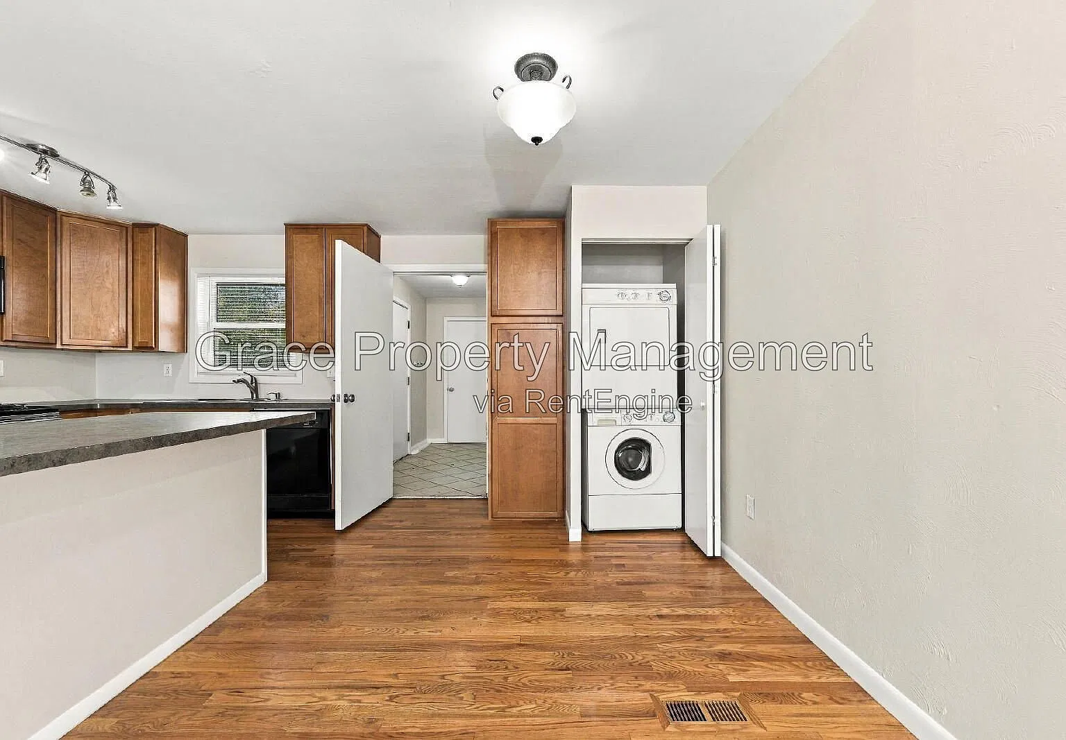 3 bed, 2.0 bath, 1038 sqft, $2,550 — Photo 4
