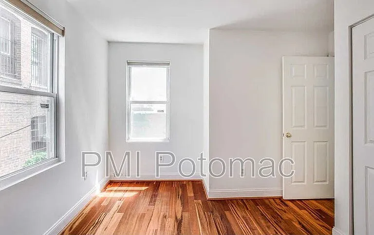 729 10th St NE — Photo 11