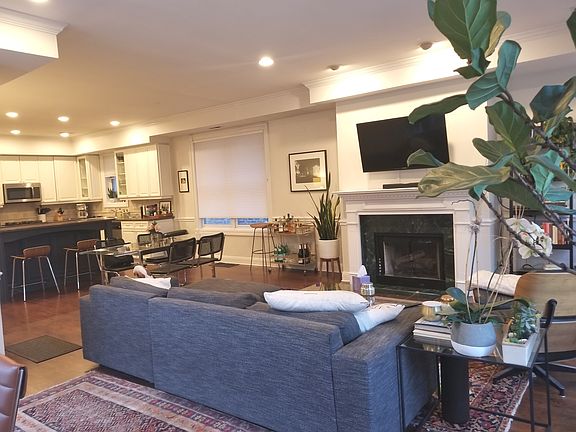 2nd image of 1140 W Wrightwood Ave APT 2