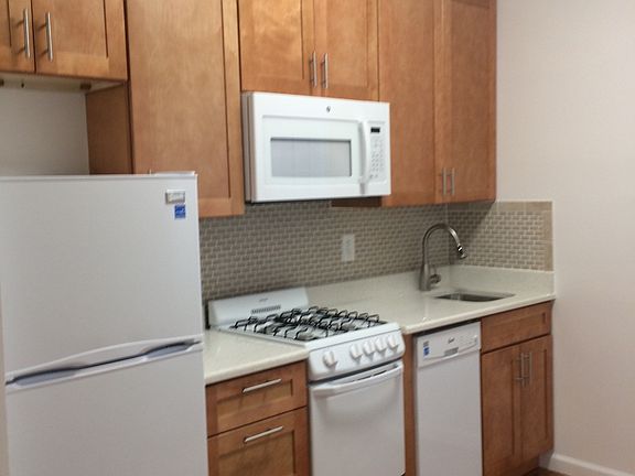 2nd image of 432 Humboldt St