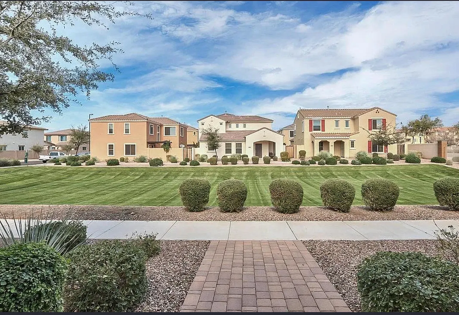 3 bed, 2.5 bath, 1800 sqft, $2,500 — Photo 3
