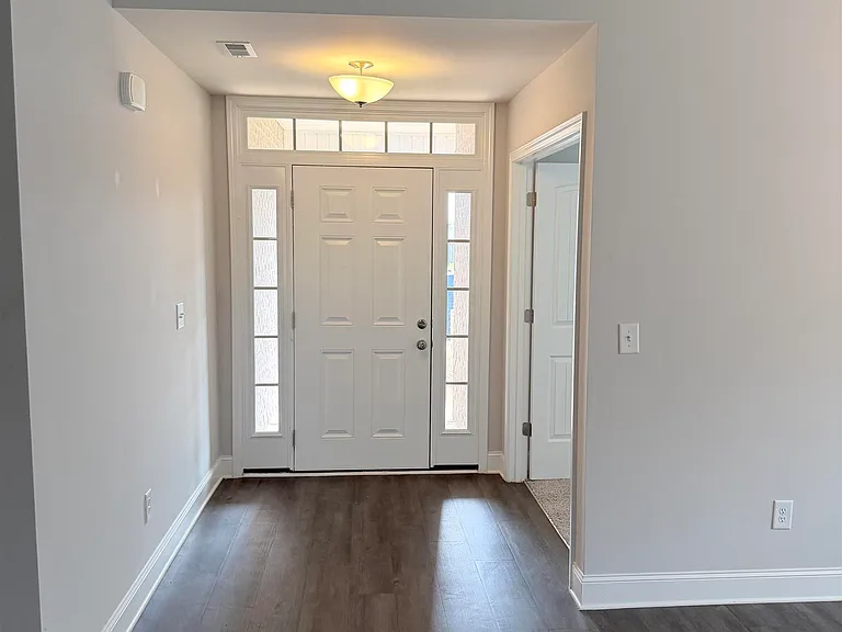 214 Alonzo Toney Dr — Photo 3