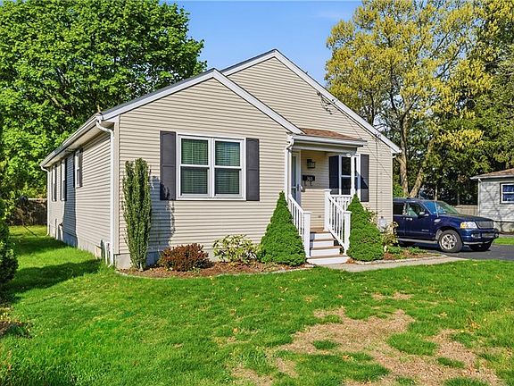 3rd image of 365 Maple St