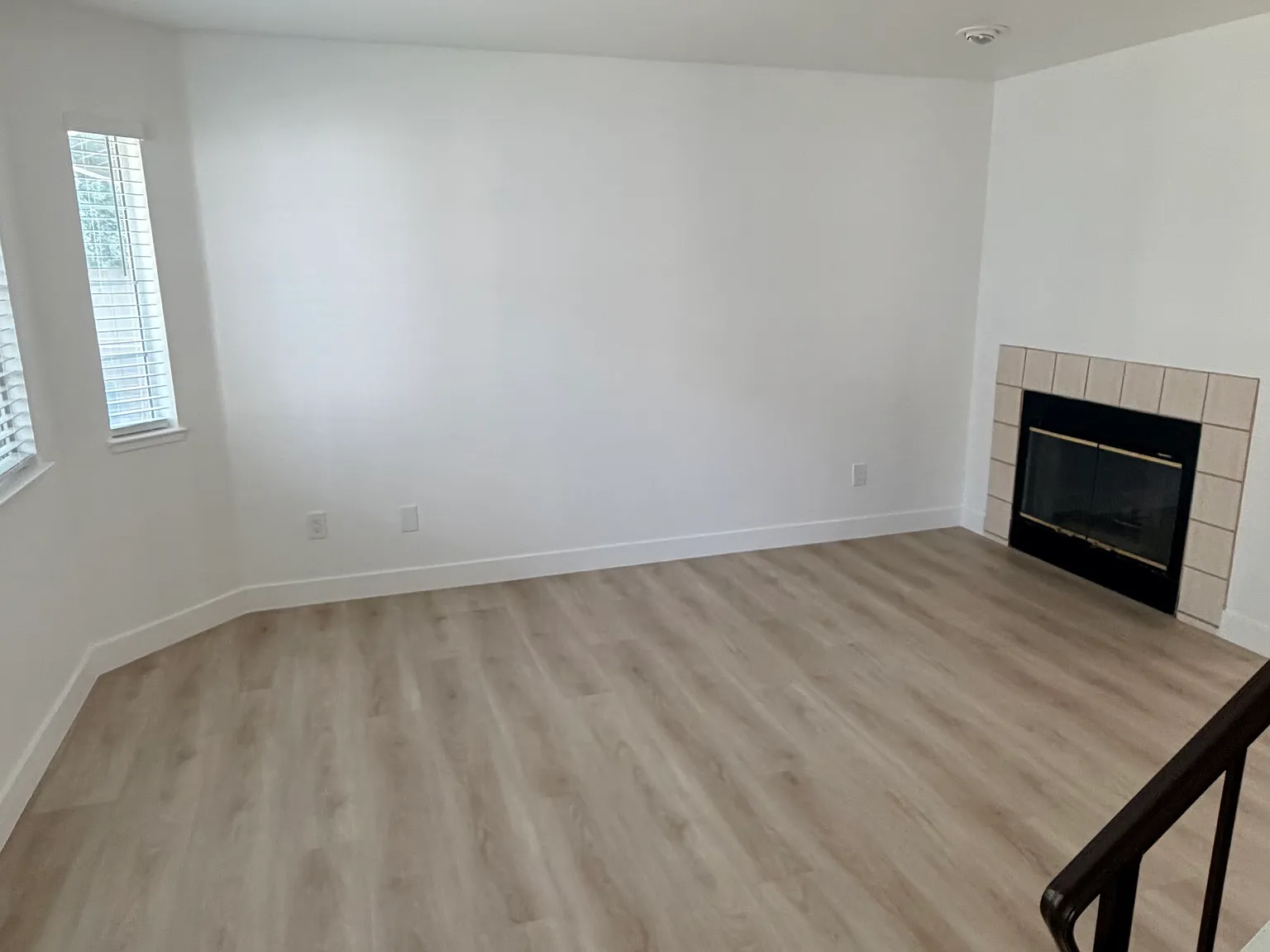 2 bed, 1.5 bath, 1032 sqft, $1,950 — Photo 2