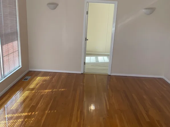 4 Gray Brooke Ln, Florissant, MO 63031