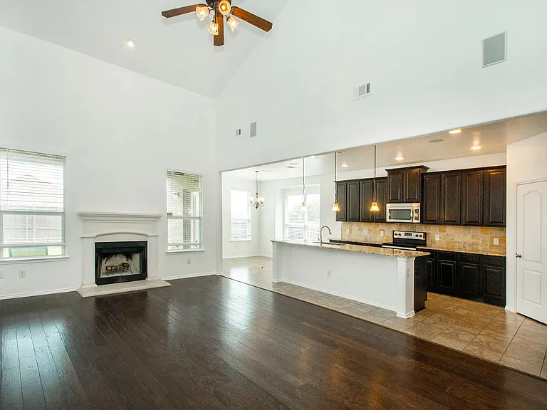 917 Swan Ridge Dr — Photo 4