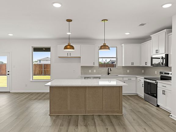 9_11. 2923 Wagoner - Kitchen