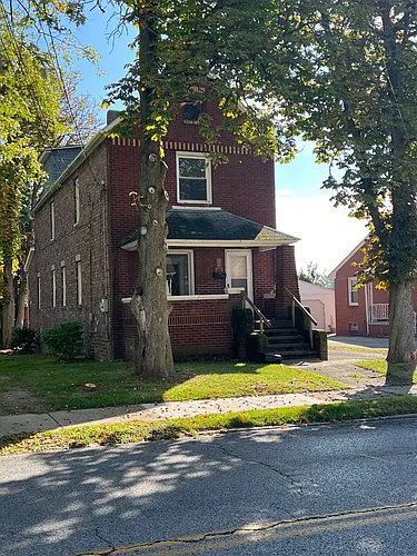 481 12th St Photo 1