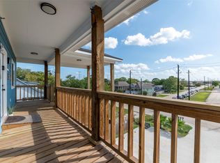 175 W 6th St #A, Kemah, TX 77565