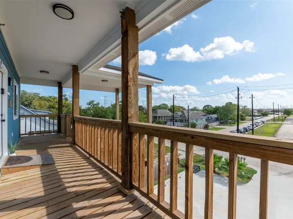 175 W 6th St #D, Kemah, TX 77565