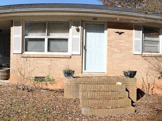 1st image of 407 Windwood Dr